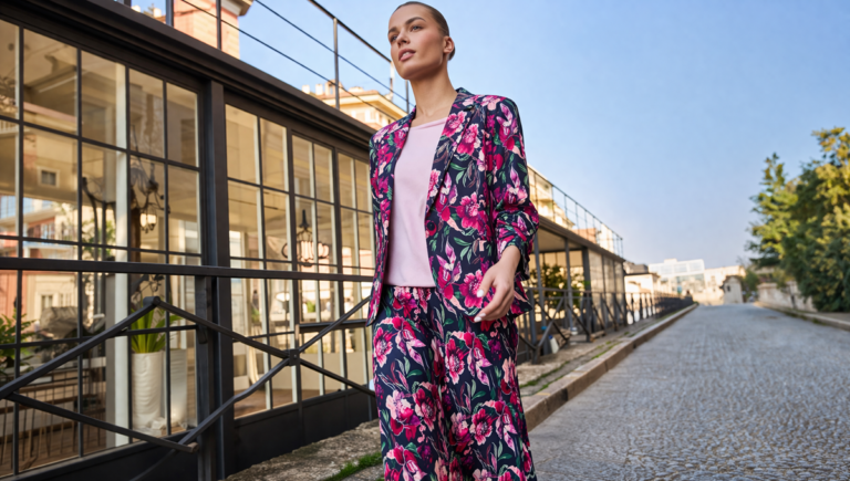 Modne ubrania damskie na sezon 2026. Jak skompletować garderobę?